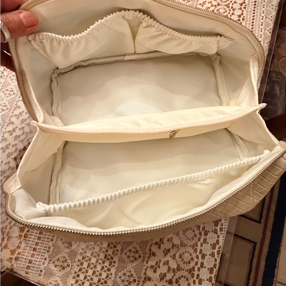 Elegant Cream Quilted Women's Bag